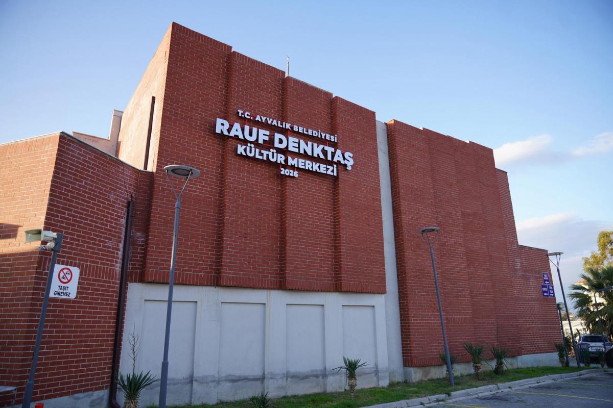 01-5 Ayvalık Rauf Denktaş Kültür Merkezi 27 Şubat'ta Açılıyor