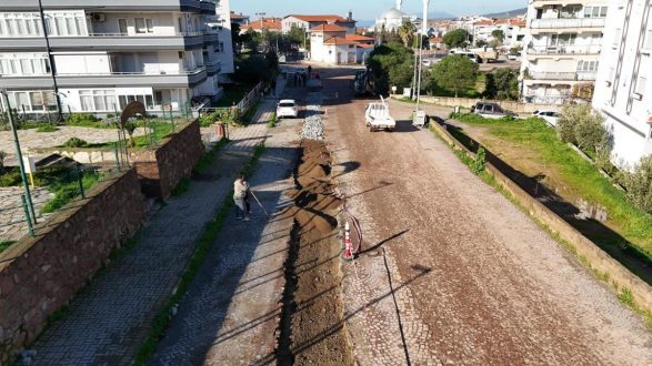 02-2-587x330 Ayvalık Belediyesi Yol Bakım ve Onarım Seferberliği Başlattı