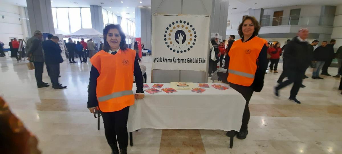 02-5 Ayvalık AYKUT İzmir’deki Dev Afet Paneline Damga Vurdu!