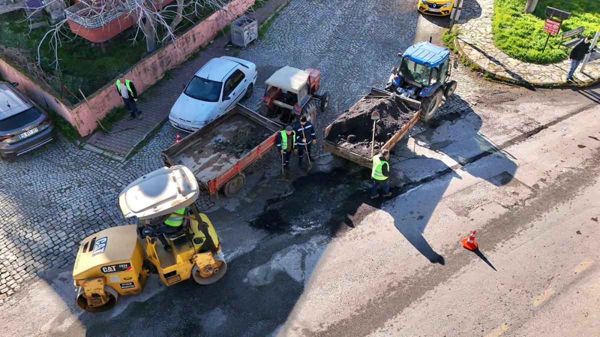 03-4 Ayvalık Belediyesi Yol Bakım ve Onarım Seferberliği Başlattı