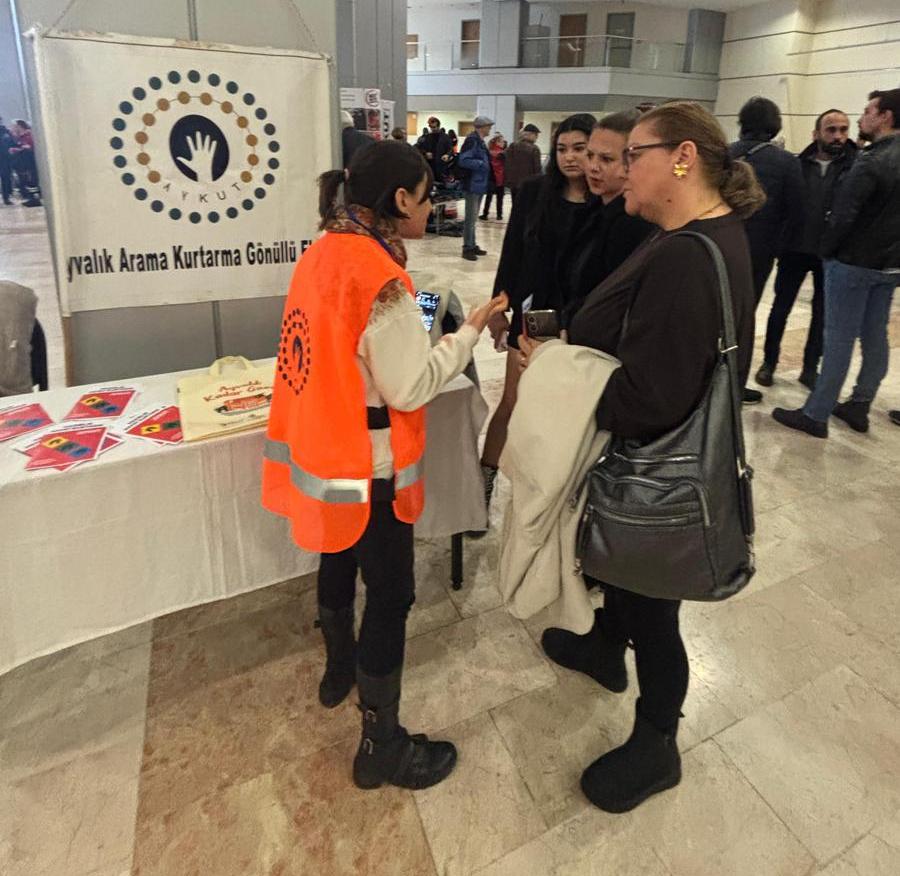 03-7 Ayvalık AYKUT İzmir’deki Dev Afet Paneline Damga Vurdu!