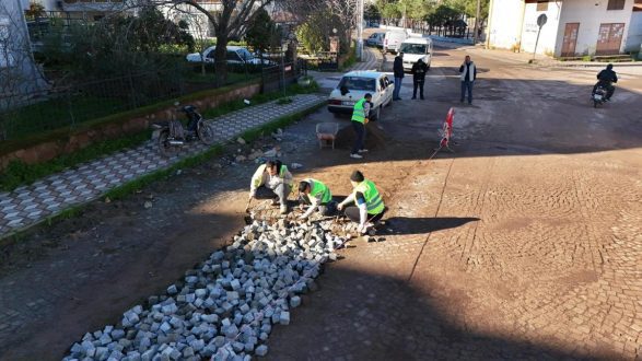 04-5-587x330 Ayvalık Belediyesi Yol Bakım ve Onarım Seferberliği Başlattı