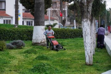 08-1-360x240 Ayvalık Belediyesi Bahar Hazırlıklarını Hızlandırdı
