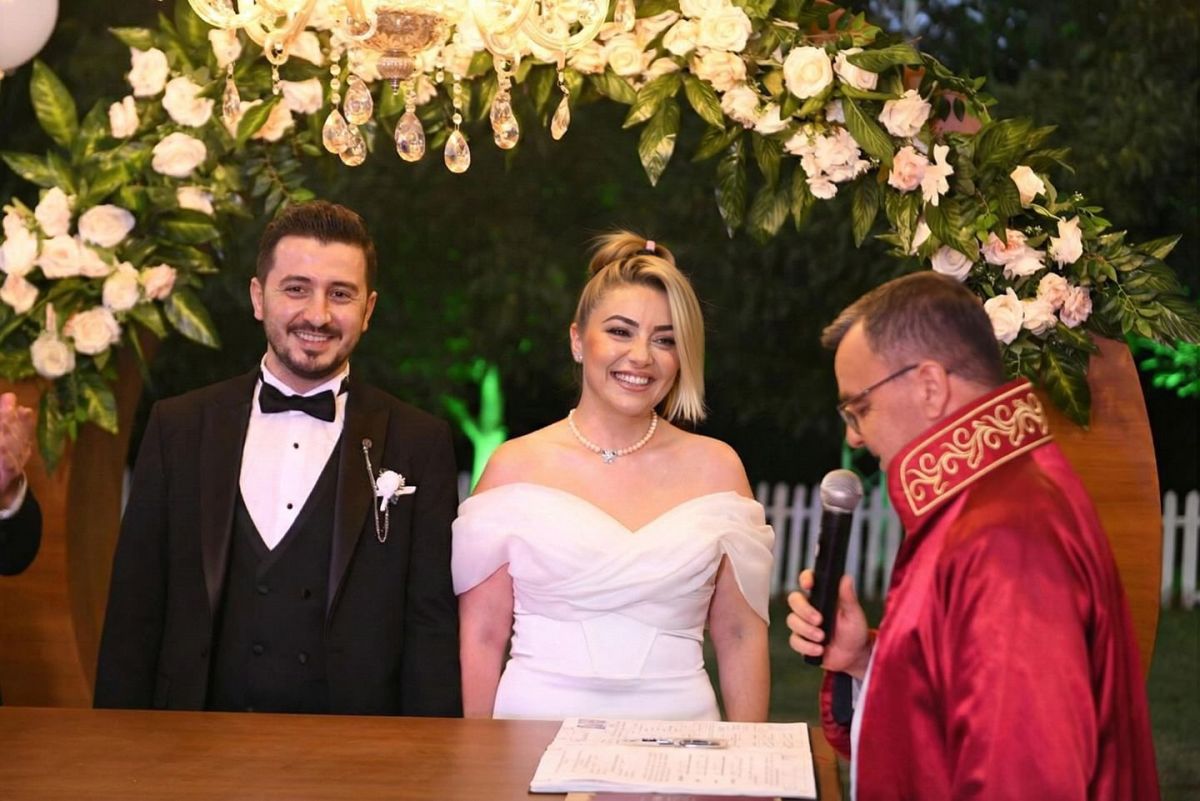 1-1-4 Evleneceklere 10 Bin TL! Altıeylül’den Büyük Destek