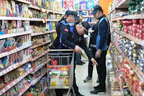 1-2-1-495x330 Altıeylül Zabıtasından Ramazan Öncesi Fiyat Denetimi