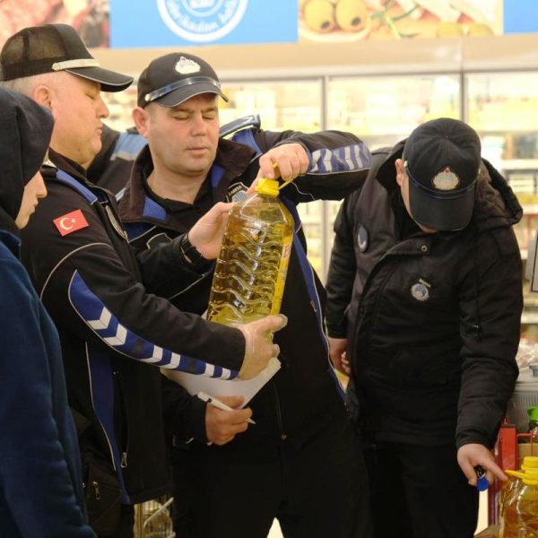 1-3-1-600x600 Altıeylül Zabıtasından Ramazan Öncesi Fiyat Denetimi