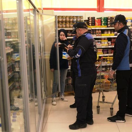 1-5-450x450 Altıeylül Zabıtasından Ramazan Öncesi Fiyat Denetimi