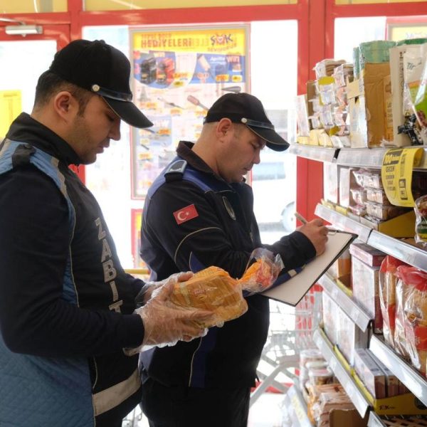 1-6-600x600 Altıeylül Zabıtasından Ramazan Öncesi Fiyat Denetimi