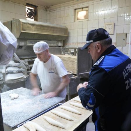 1-7-450x450 Altıeylül Zabıtasından Ramazan Öncesi Fiyat Denetimi