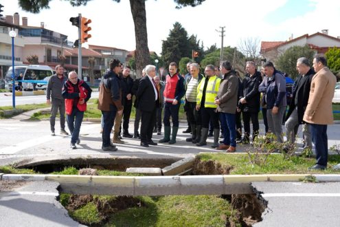 10-5-495x330 Burhaniye’de Yol Göçükleri İçin Kritik İnceleme