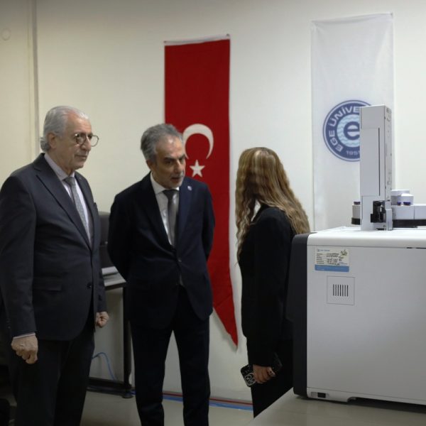 1771480369_EIB_0354-600x600 Ege İhracatçısına Kalite Kalkanı Yatırımı