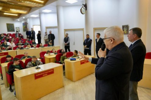 2-5-495x330 Ali Kemal Deveciler Öğrencilerle Buluştu