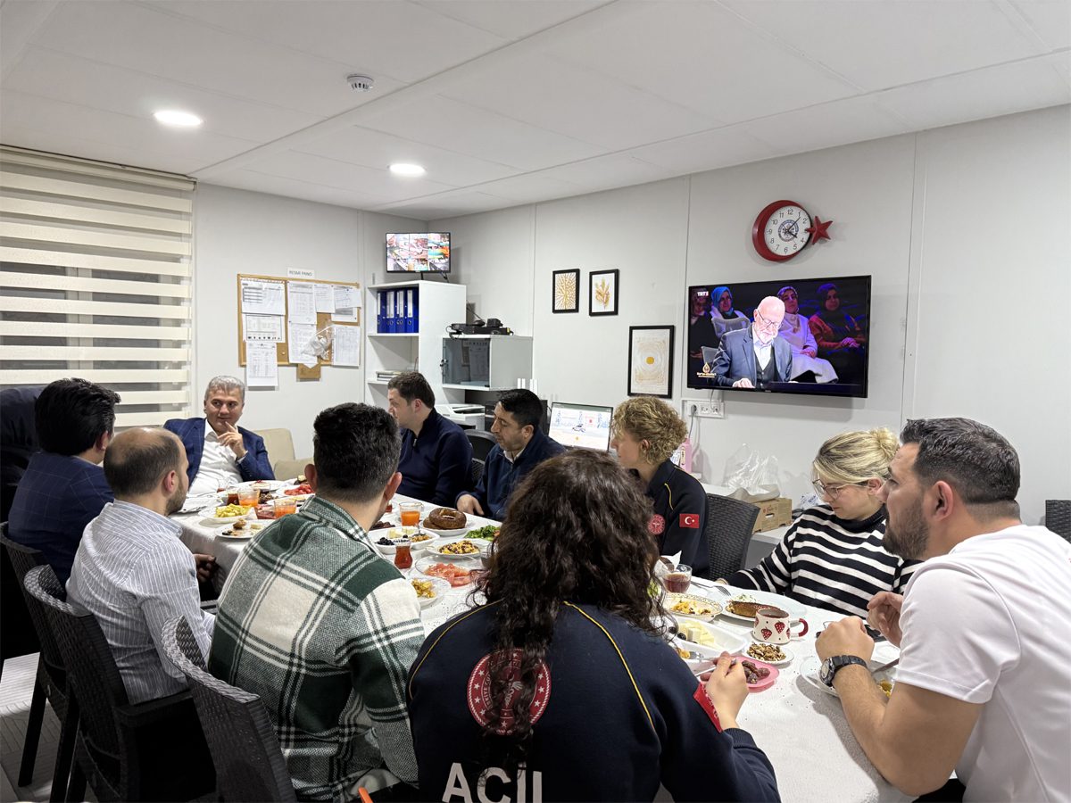 2-6 Mustafa Canbey’den 112’ye Sahur Ziyareti