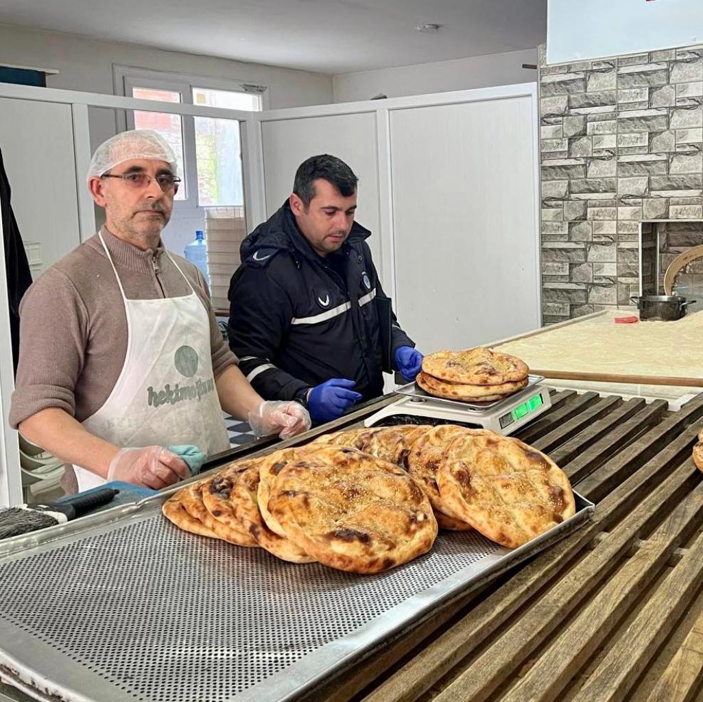 2-8 Burhaniye'de Fırınlara Sıkı Denetim: Ramazan Pidesi Takibi!