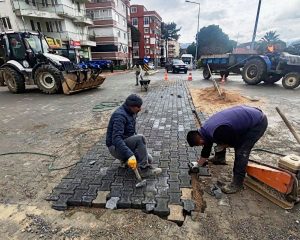 4-2-300x240 Burhaniye Belediyesi Fen İşleri Çalışmalarına Hız Verdi
