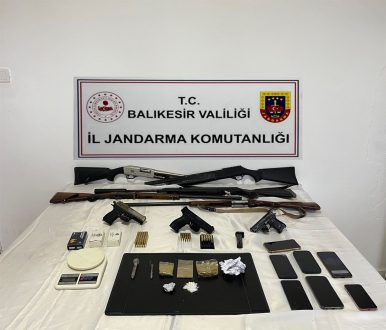 4-7-386x330 Balıkesir’de 52 Adrese Narkotik Operasyonu
