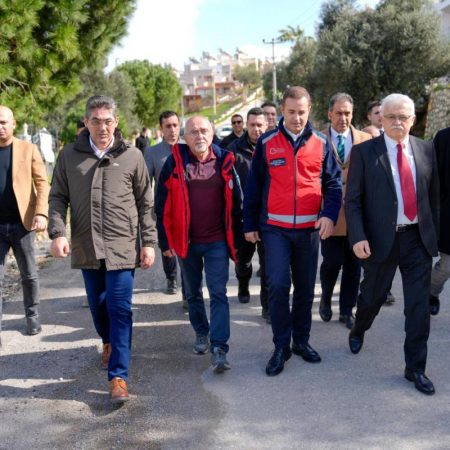 5-4-450x450 Burhaniye’de Yol Göçükleri İçin Kritik İnceleme