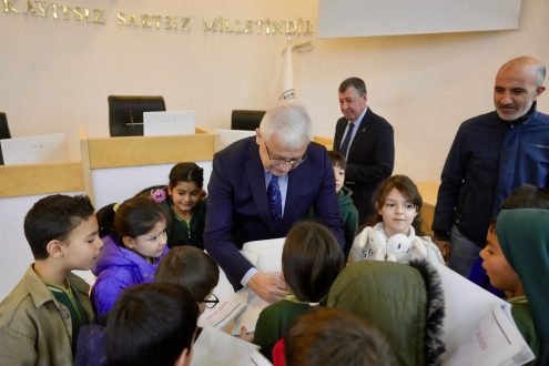 5-6-495x330 Ali Kemal Deveciler Öğrencilerle Buluştu