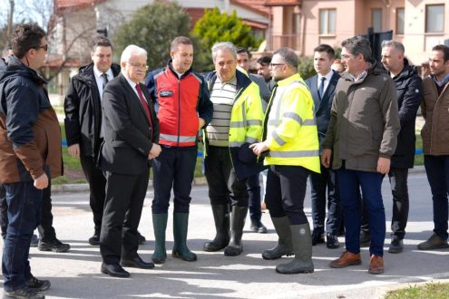 8-4-495x330 Burhaniye’de Yol Göçükleri İçin Kritik İnceleme