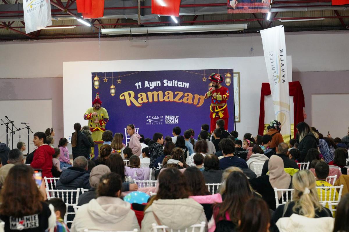 ALTINOVADA-RAMAZAN-COSKUSU-1 Altınova'da Ramazan Coşkusu: Ayvalık'ta Eğlence Dolu Gece