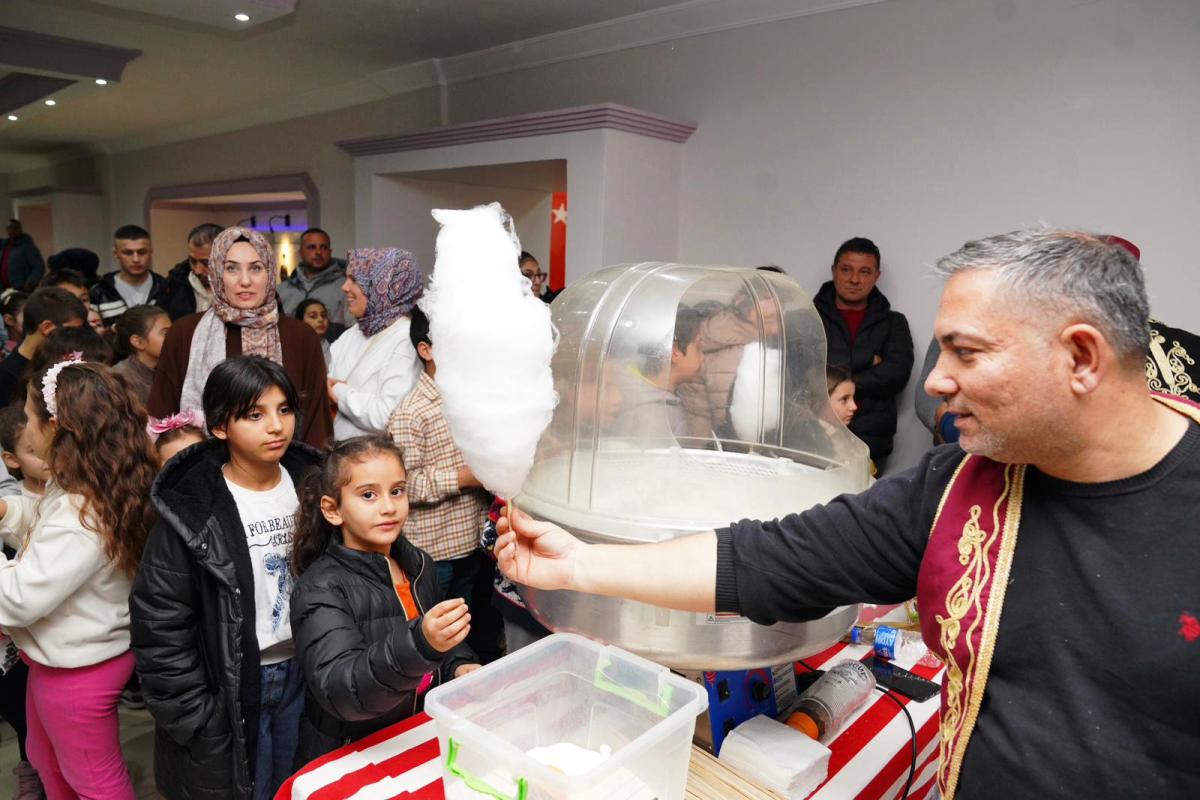 ALTINOVADA-RAMAZAN-COSKUSU-2 Altınova'da Ramazan Coşkusu: Ayvalık'ta Eğlence Dolu Gece