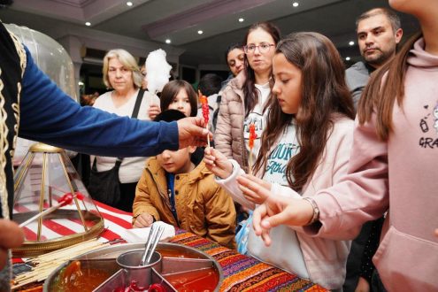 ALTINOVADA-RAMAZAN-COSKUSU-3-495x330 Altınova'da Ramazan Coşkusu: Ayvalık'ta Eğlence Dolu Gece