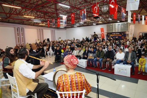 ALTINOVADA-RAMAZAN-COSKUSU-6-495x330 Altınova'da Ramazan Coşkusu: Ayvalık'ta Eğlence Dolu Gece