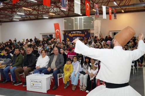 ALTINOVADA-RAMAZAN-COSKUSU-7-495x330 Altınova'da Ramazan Coşkusu: Ayvalık'ta Eğlence Dolu Gece