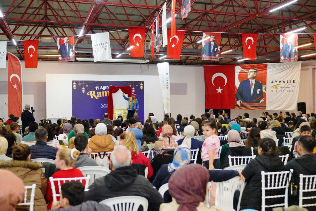 ALTINOVADA-RAMAZAN-COSKUSU-9 Altınova'da Ramazan Coşkusu: Ayvalık'ta Eğlence Dolu Gece