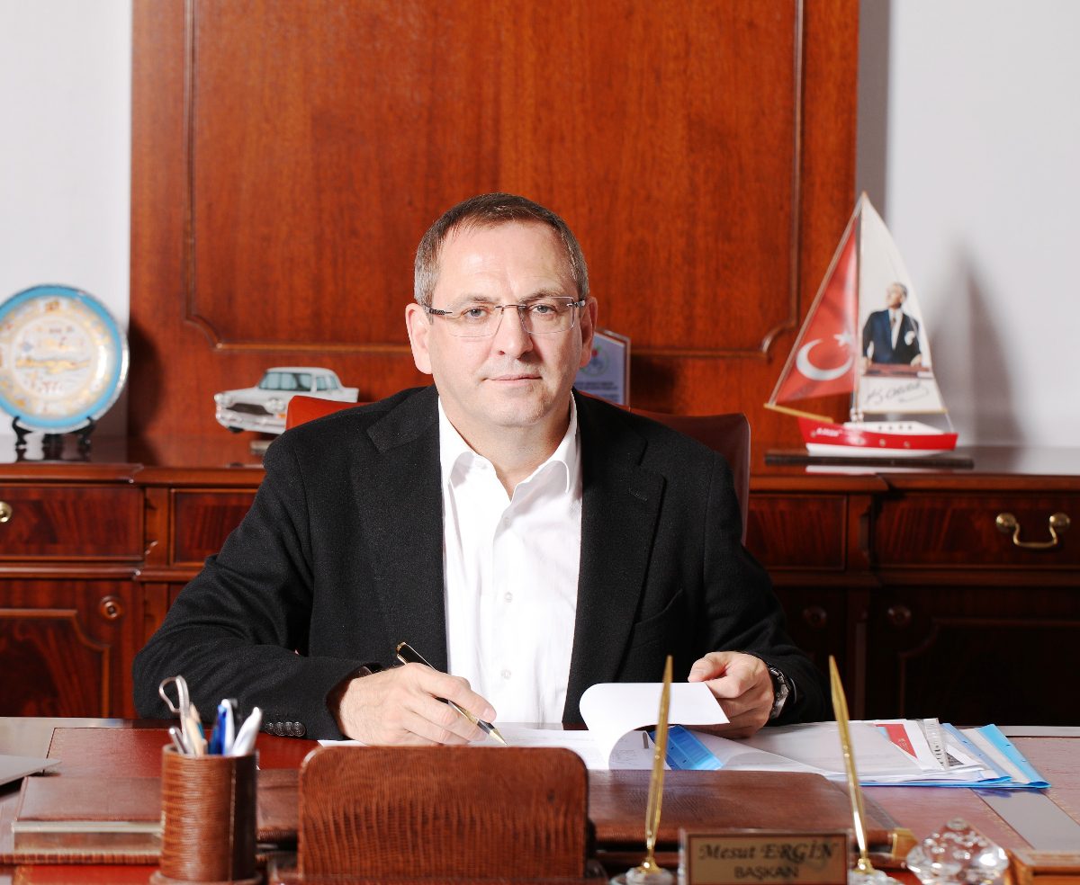 Ayvalik-Belediye-Baskani-Mesut-Ergin-1 Ayvalık Belediyesi Asfalt Plent Tesisi ile Dev Yatırım Yapıyor!