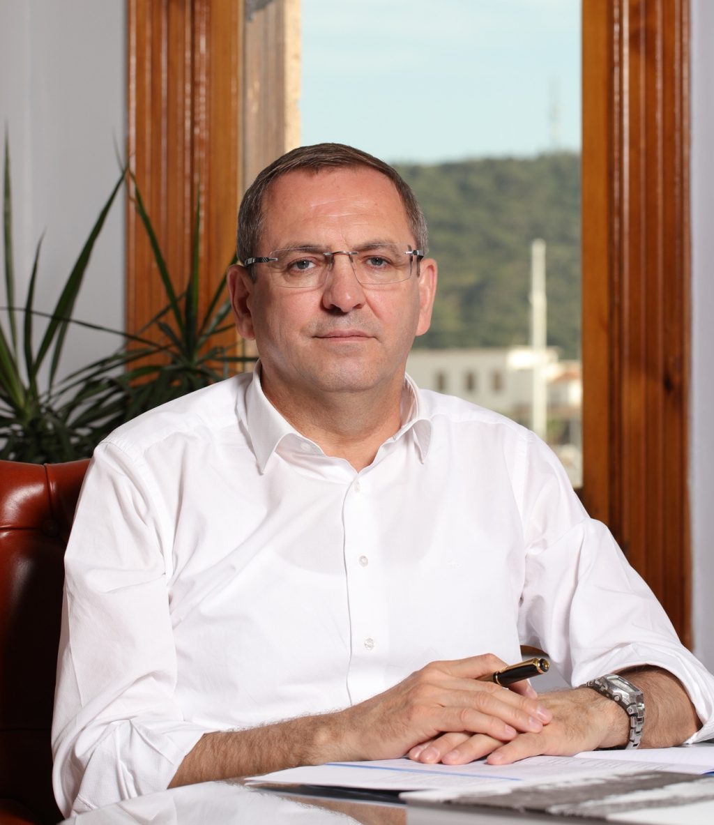 Ayvalik-Belediye-Baskani-Mesut-Ergin Ayvalık Rauf Denktaş Kültür Merkezi 27 Şubat'ta Açılıyor