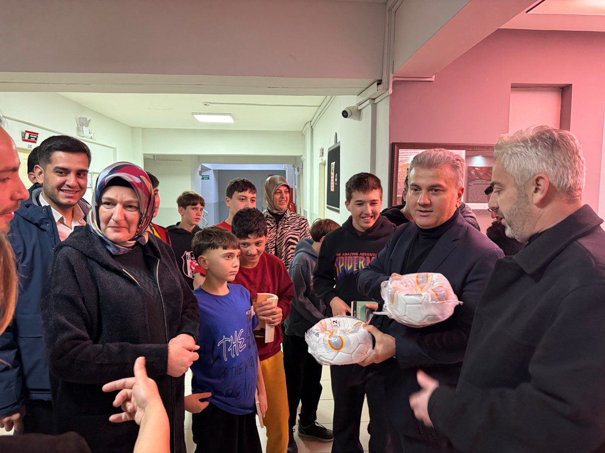 Cocuklarla-Sahur-6 Milletvekili Mustafa Canbey Balıkesir Sevgi Evleri’nde Çocuklarla Sahurda Buluştu