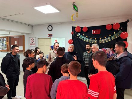 Cocuklarla-Sahur-8-440x330 Milletvekili Mustafa Canbey Balıkesir Sevgi Evleri’nde Çocuklarla Sahurda Buluştu