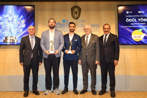 Ihracata-Odul-Toreni-10-495x330 Ege Yaş Meyve Sebze İhracatında Yıldızlar Ödüllendirildi