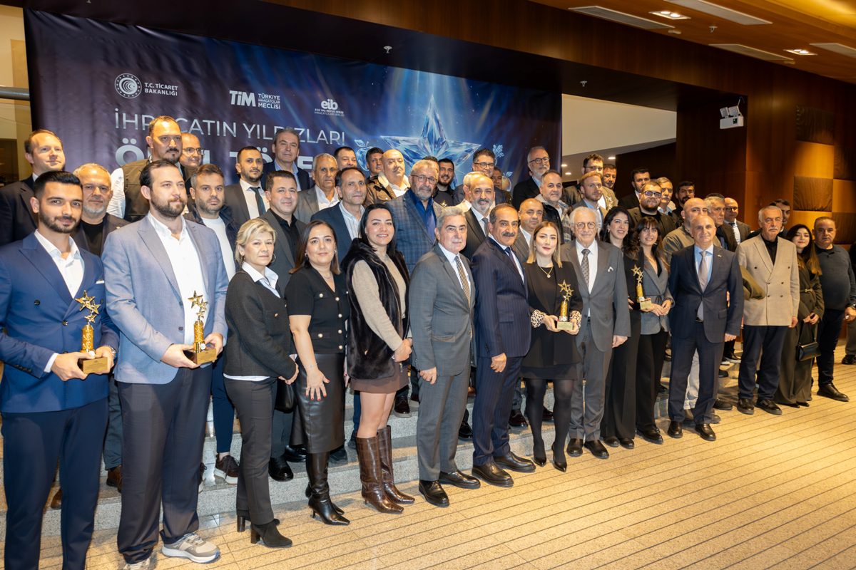 Ege Yaş Meyve Sebze İhracatında Yıldızlar Ödüllendirildi