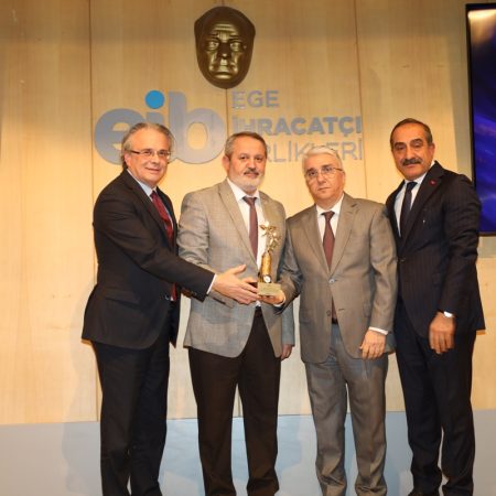 Ihracata-Odul-Toreni-5-450x450 Ege Yaş Meyve Sebze İhracatında Yıldızlar Ödüllendirildi