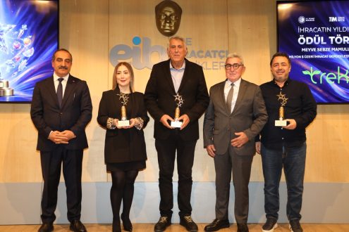 Ihracata-Odul-Toreni-8-495x330 Ege Yaş Meyve Sebze İhracatında Yıldızlar Ödüllendirildi