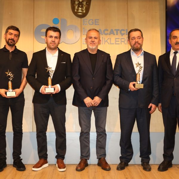 Ihracata-Odul-Toreni-9-600x600 Ege Yaş Meyve Sebze İhracatında Yıldızlar Ödüllendirildi