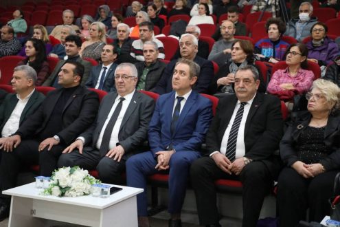 Sinan-Meydan-Sehit-Hamdibeyi-anlatti-2-495x330 Şehit Hamdibey 106. Yılında Edremit’te Anıldı