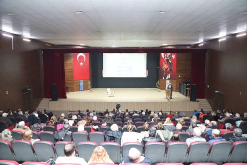 Sinan-Meydan-Sehit-Hamdibeyi-anlatti-4-495x330 Şehit Hamdibey 106. Yılında Edremit’te Anıldı