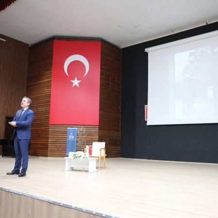 Sinan-Meydan-Sehit-Hamdibeyi-anlatti-7-450x450 Şehit Hamdibey 106. Yılında Edremit’te Anıldı