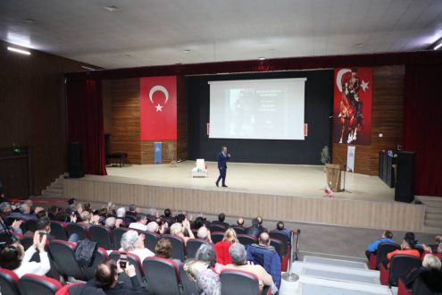 Sinan-Meydan-Sehit-Hamdibeyi-anlatti-8-495x330 Şehit Hamdibey 106. Yılında Edremit’te Anıldı