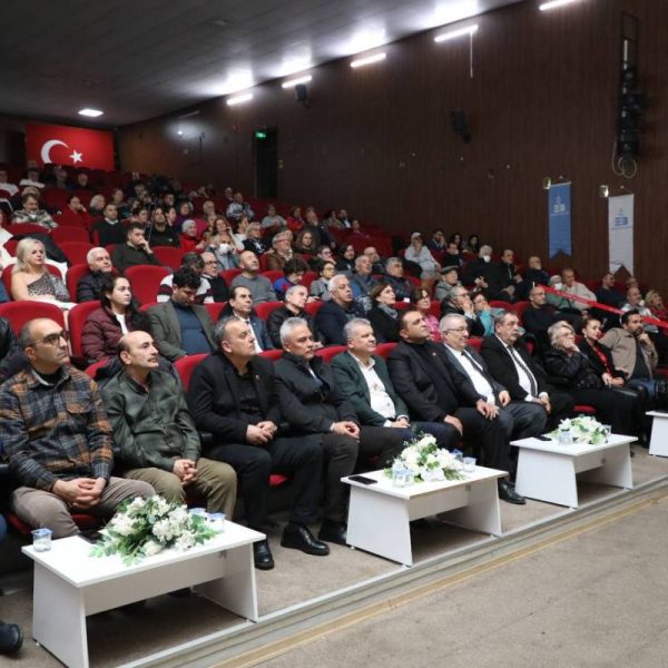 Sinan-Meydan-Sehit-Hamdibeyi-anlatti-9-600x600 Şehit Hamdibey 106. Yılında Edremit’te Anıldı