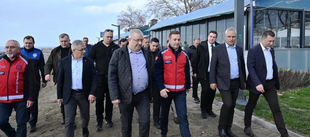 Ahmet Akın Lodosun Vurduğu Körfez’de Sahada