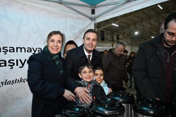 ahmet_akin_susurluklu_hemsehrileriyle_ayni_sofrada_bulustu_4-360x240 Ahmet Akın Susurluk'ta Hemşehrileriyle İftar Sofrasında