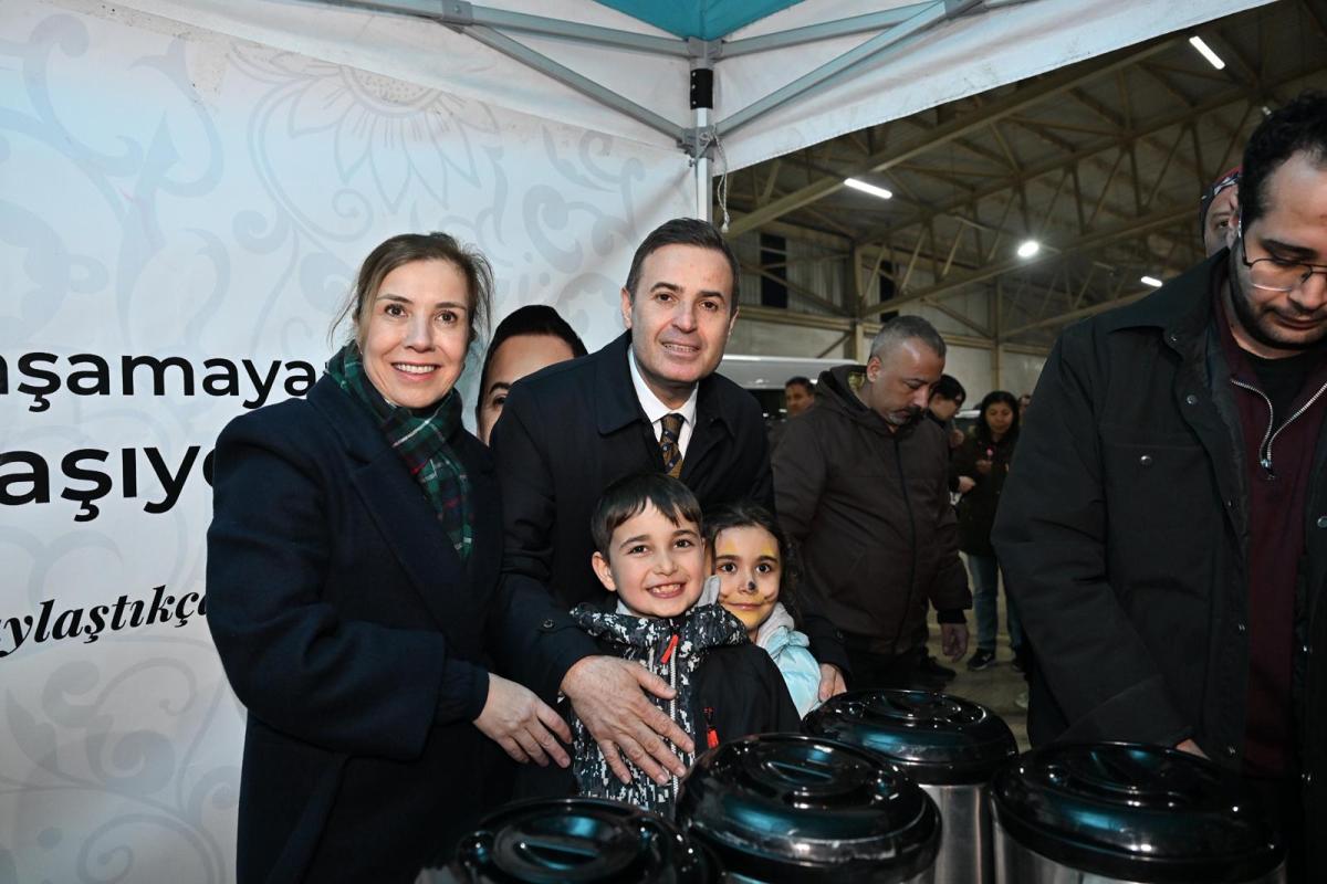 ahmet_akin_susurluklu_hemsehrileriyle_ayni_sofrada_bulustu_4 Ahmet Akın Susurluk'ta Hemşehrileriyle İftar Sofrasında