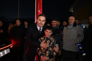 ahmet_akin_susurluklu_hemsehrileriyle_ayni_sofrada_bulustu_6-360x240 Ahmet Akın Susurluk'ta Hemşehrileriyle İftar Sofrasında