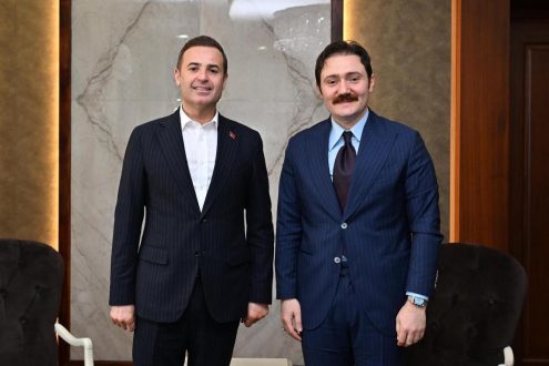 akin_bigadiclilerle_iftar_sofrasinda_bulustu_10-495x330 Ahmet Akın Bigadiç’te İftar Sofrasında