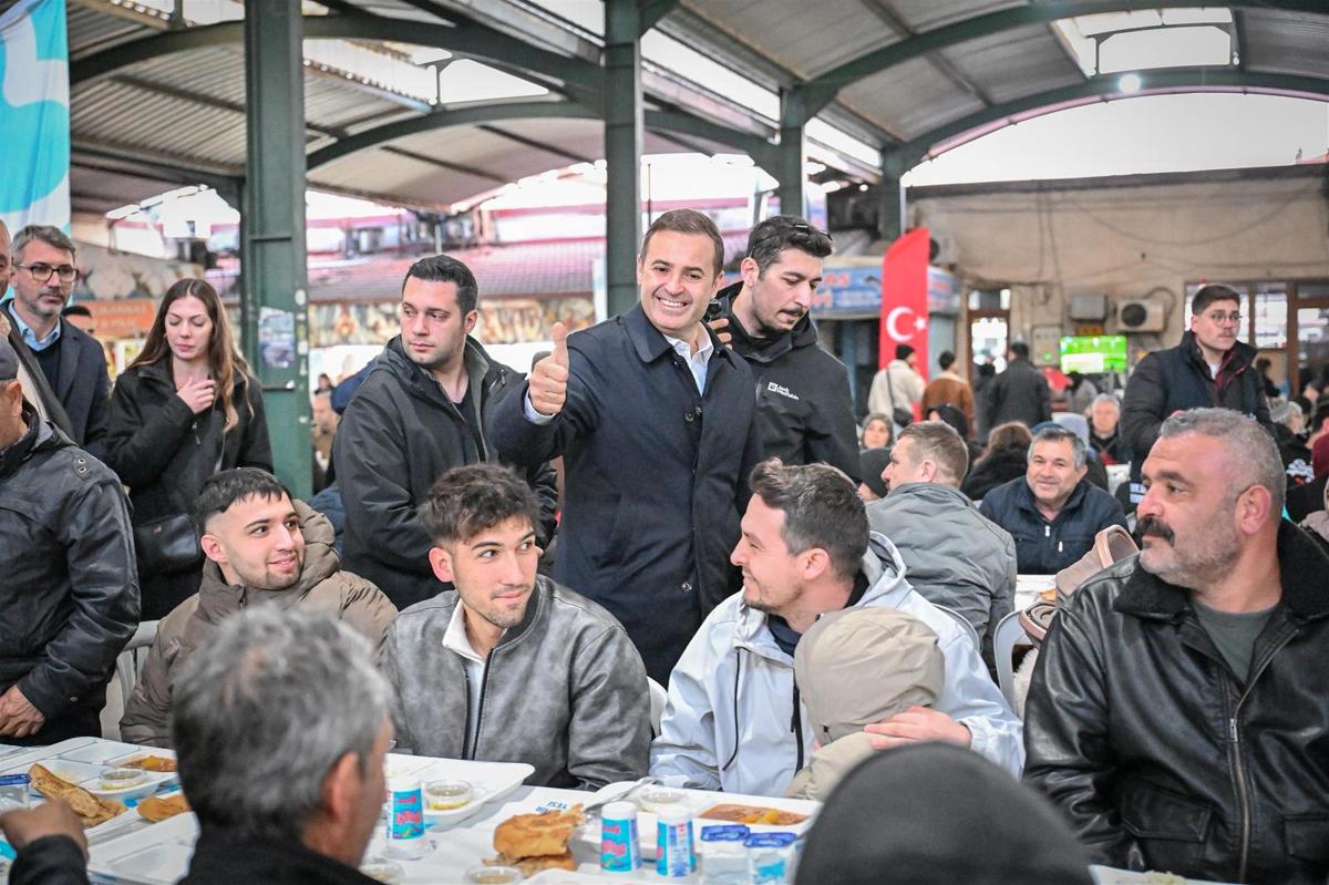 akin_bigadiclilerle_iftar_sofrasinda_bulustu_2 Ahmet Akın Bigadiç’te İftar Sofrasında