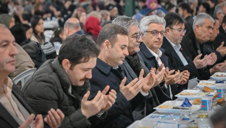 Ahmet Akın Bigadiç’te İftar Sofrasında